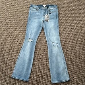 Kendall & Kylie: Kurvy Mid-rise Baby Boot Jeans -NWT!!